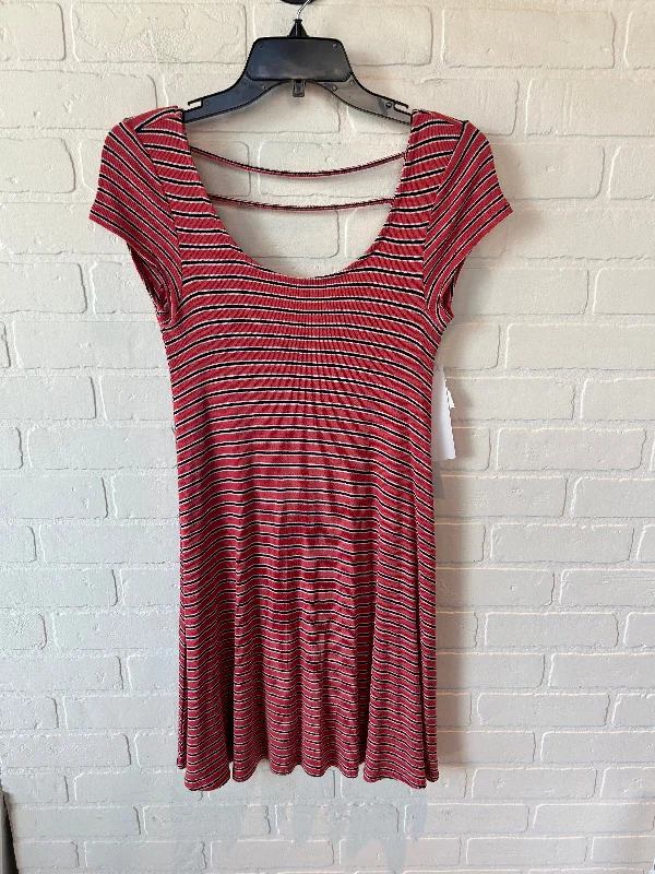 Closeout Sale Dress Casual Short By American Eagle In Red, Size: Xs