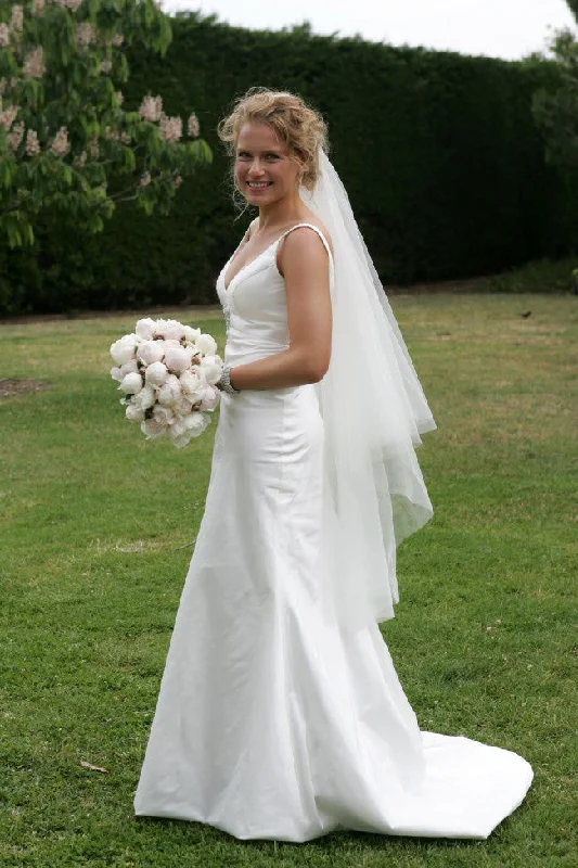 Massive Deals Simple Satin V Neck Wedding Dresses Sleeveless Bridal Gowns