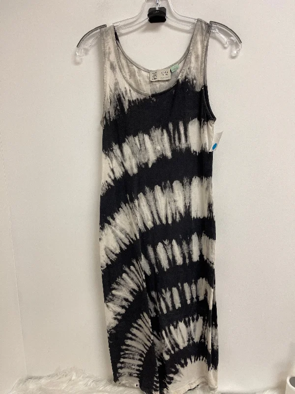 Can't Be Beat Dress Casual Short By Saturday/sunday In Grey, Size: M