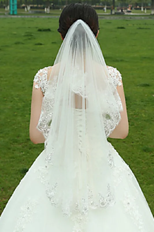 Limited Edition Charming Two-tier Lace Applique Edge Wedding Bridal Veil
