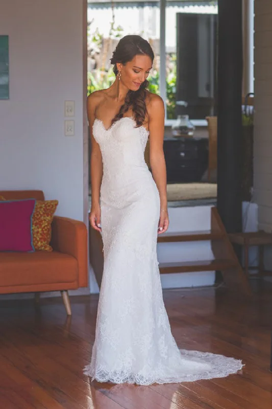 Massive Deals Chic Strapless Sweetheart Lace Wedding Dresses with Appliques