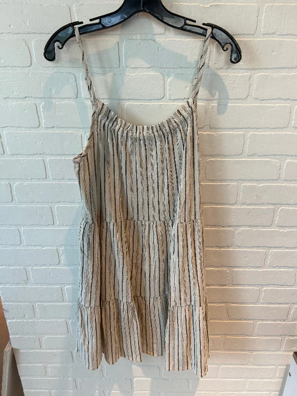 Online Only Dress Casual Short By Evereve In Grey & White, Size: M